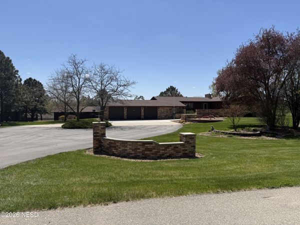 4600 GOLF COURSE ROAD, Watertown, SD 57201