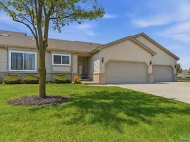 53199 Pineridge Drive, Chesterfield Twp, MI 48051