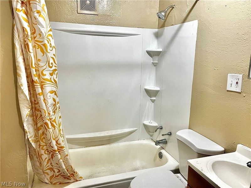 10908 Tacoma Avenue , Cleveland, OH 44108 Photo 11