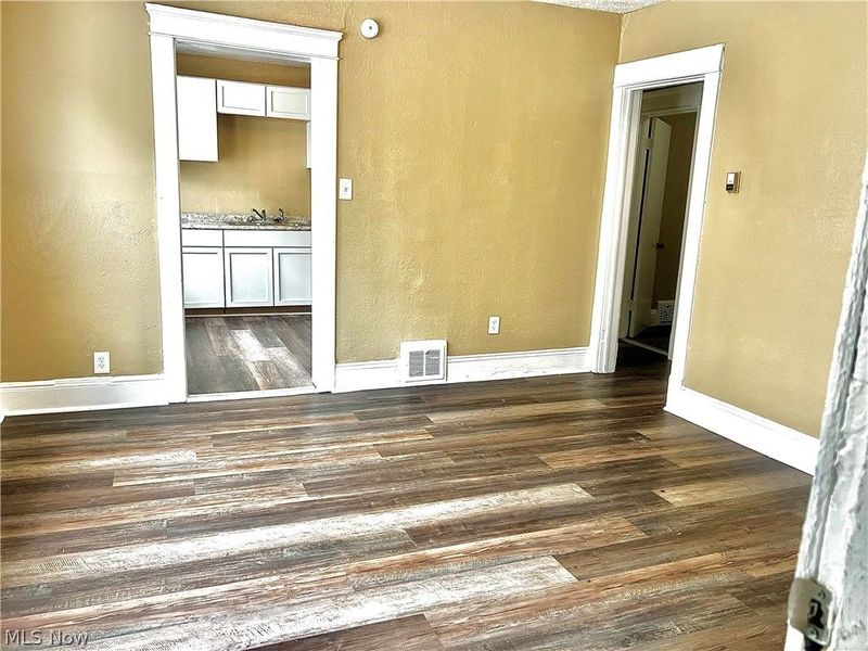10908 Tacoma Avenue , Cleveland, OH 44108 Photo 5