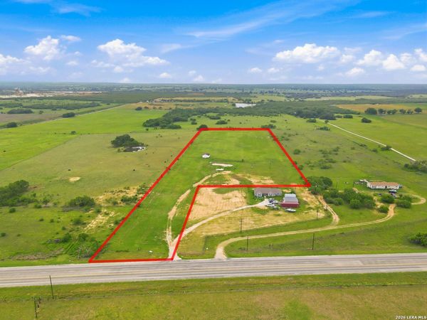 4488 STATE HIGHWAY 97 W, Floresville, TX 78114