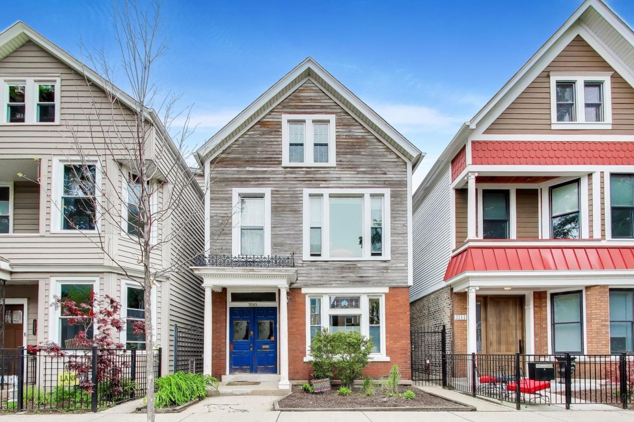 3243 N Hoyne Avenue, Chicago, IL 60618 Main Photo