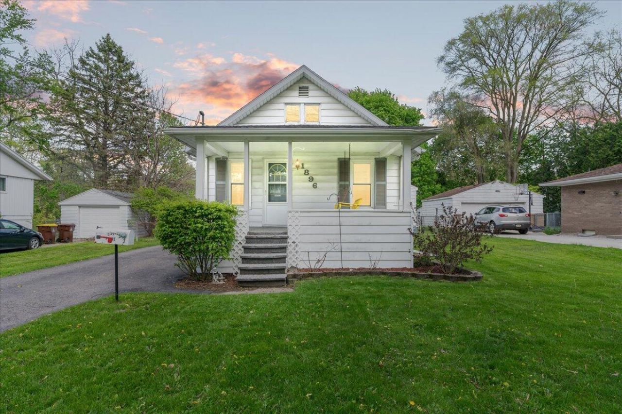 1896 Chestnut Street, Holt, MI 48842 Main Photo