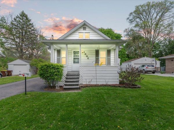 1896 Chestnut Street, Holt, MI 48842