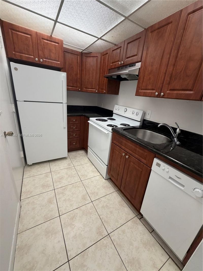 7430 SW 59th Ct, Unit B9, South Miami, FL 33143 Photo