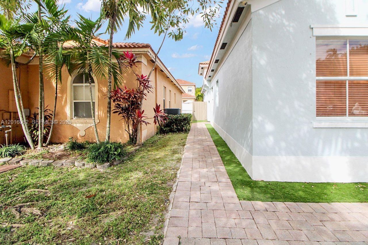 2120 NE 37th Rd, Unit 1, Homestead, FL 33033 Photo