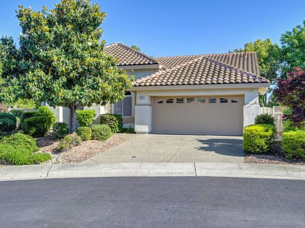 325 Roundhill Ct, Roseville, CA 95747