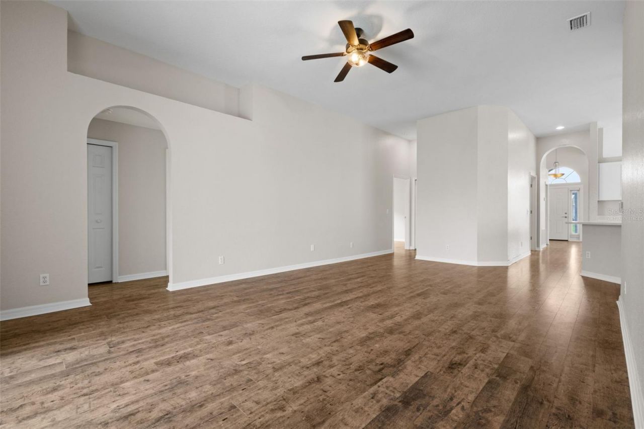 1247 Vinetree Drive , Brandon, FL 33510 Photo