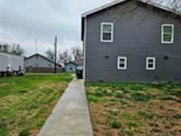 305 Anderson ST, Unit A, Smithville, TX 78957