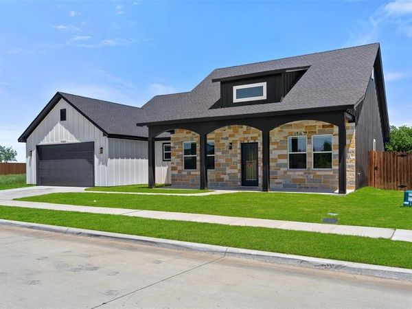 568 Highview Court , Godley, TX 76134
