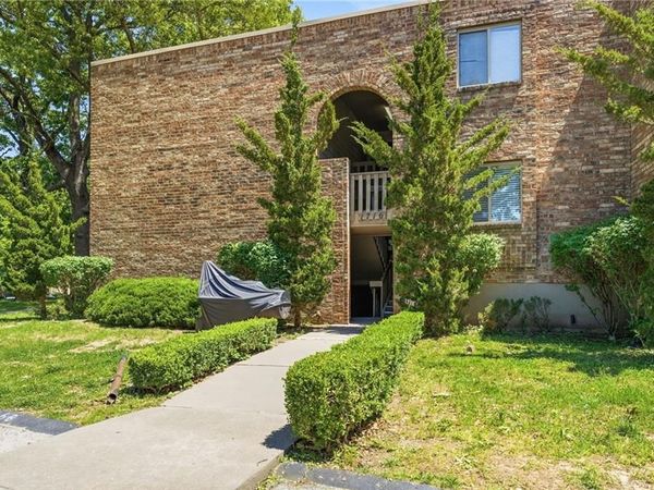 1716 E 97th Street, Unit A, Kansas City, MO 64131