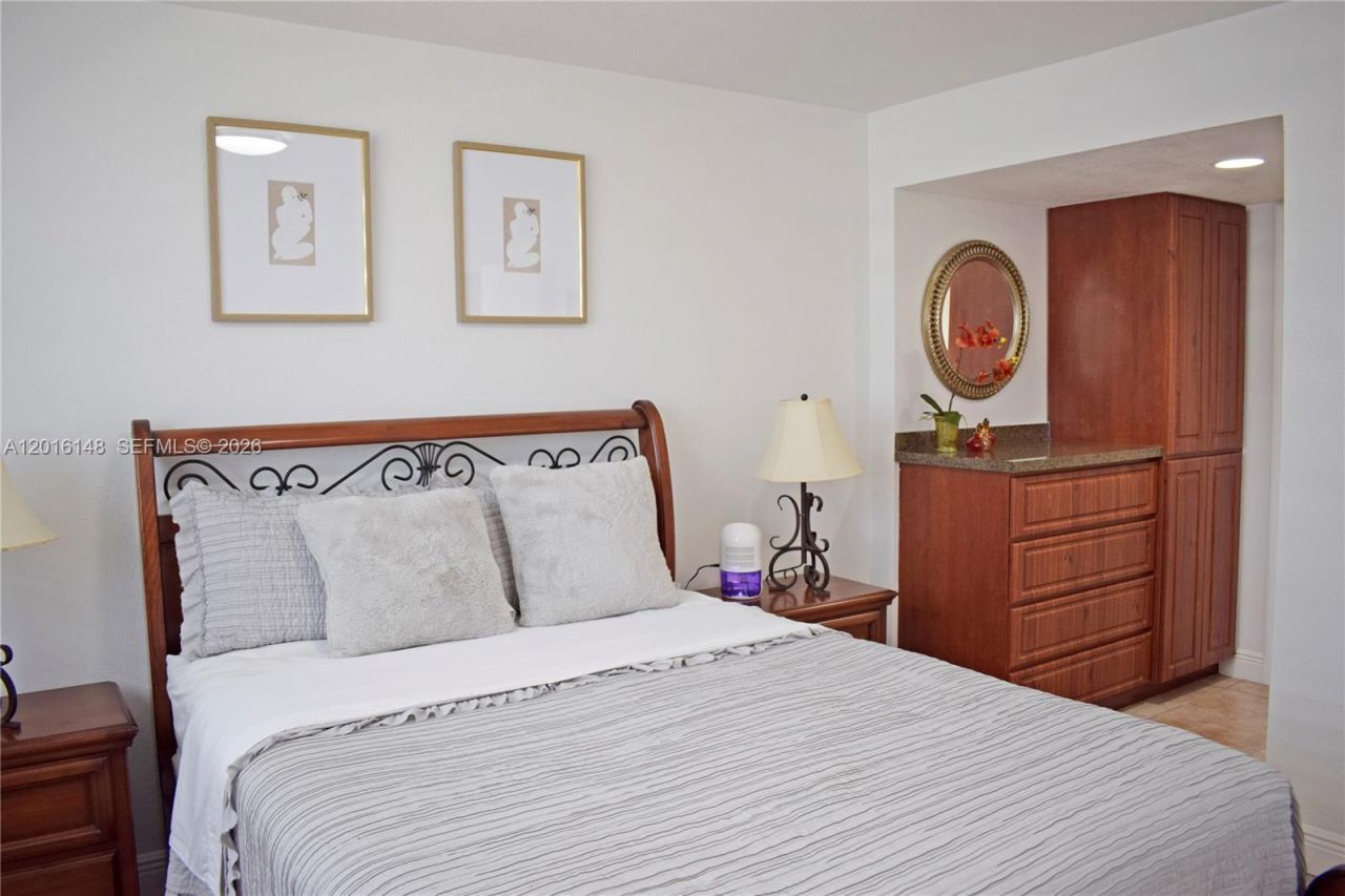 401 Ocean Dr, Unit 924, Miami Beach, FL 33139 Photo