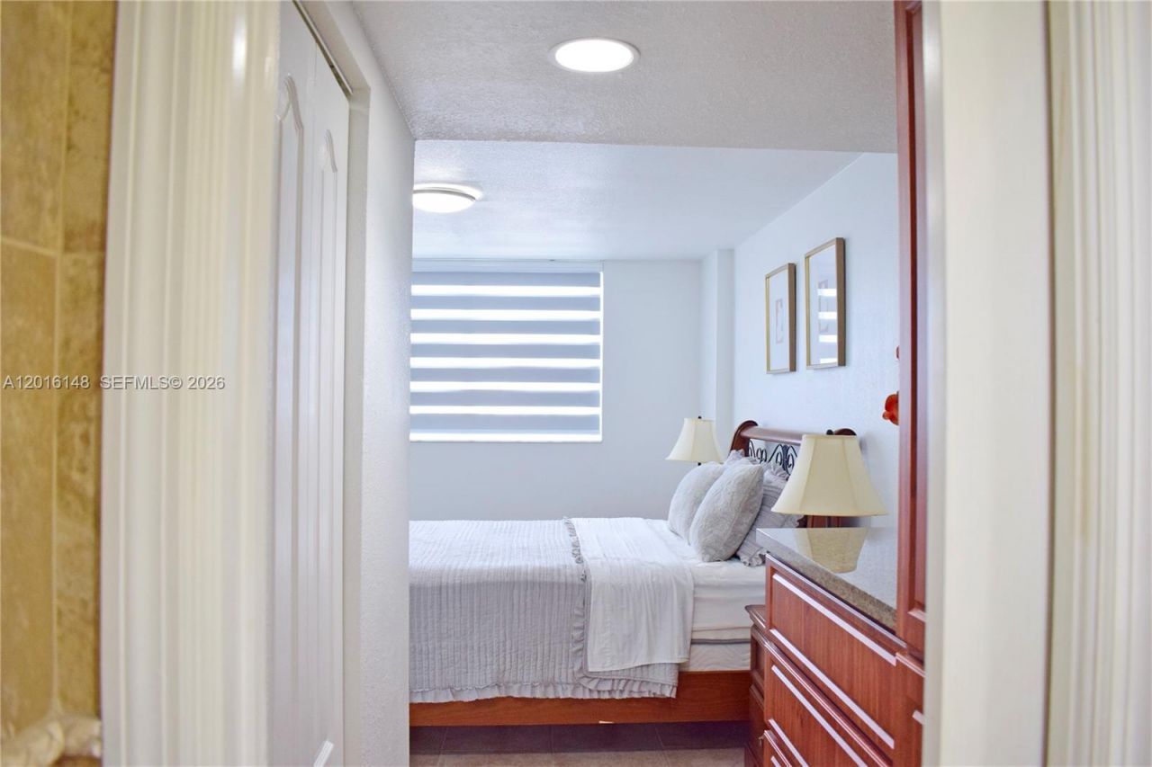 401 Ocean Dr, Unit 924, Miami Beach, FL 33139 Photo