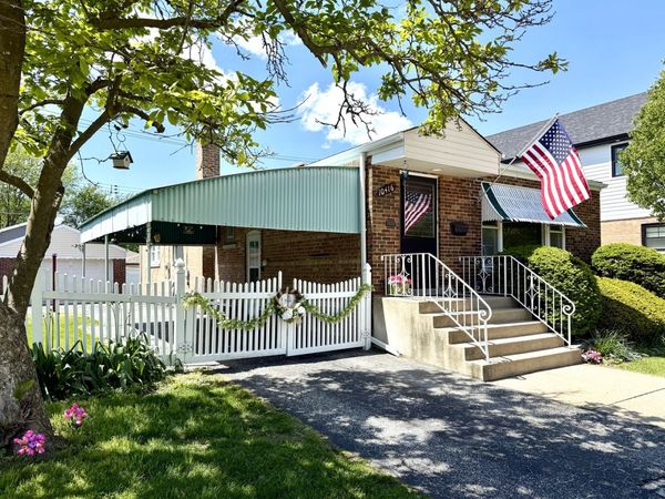 10416 S Sacramento Avenue , Chicago, IL 60655
