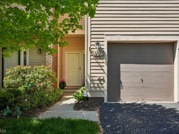 137 Kingston Ct, Madison, NJ 07940
