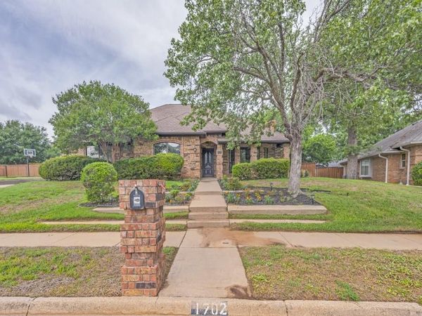 1702 Dickerson Drive , Pantego, TX 76013