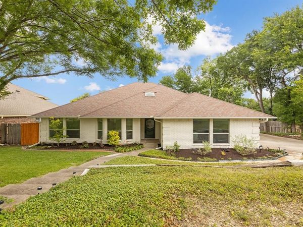 10112 Wandering Way Street, Benbrook, TX 76126