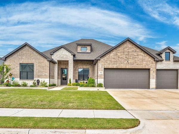 704 Abbey Road , Van Alstyne, TX 75495