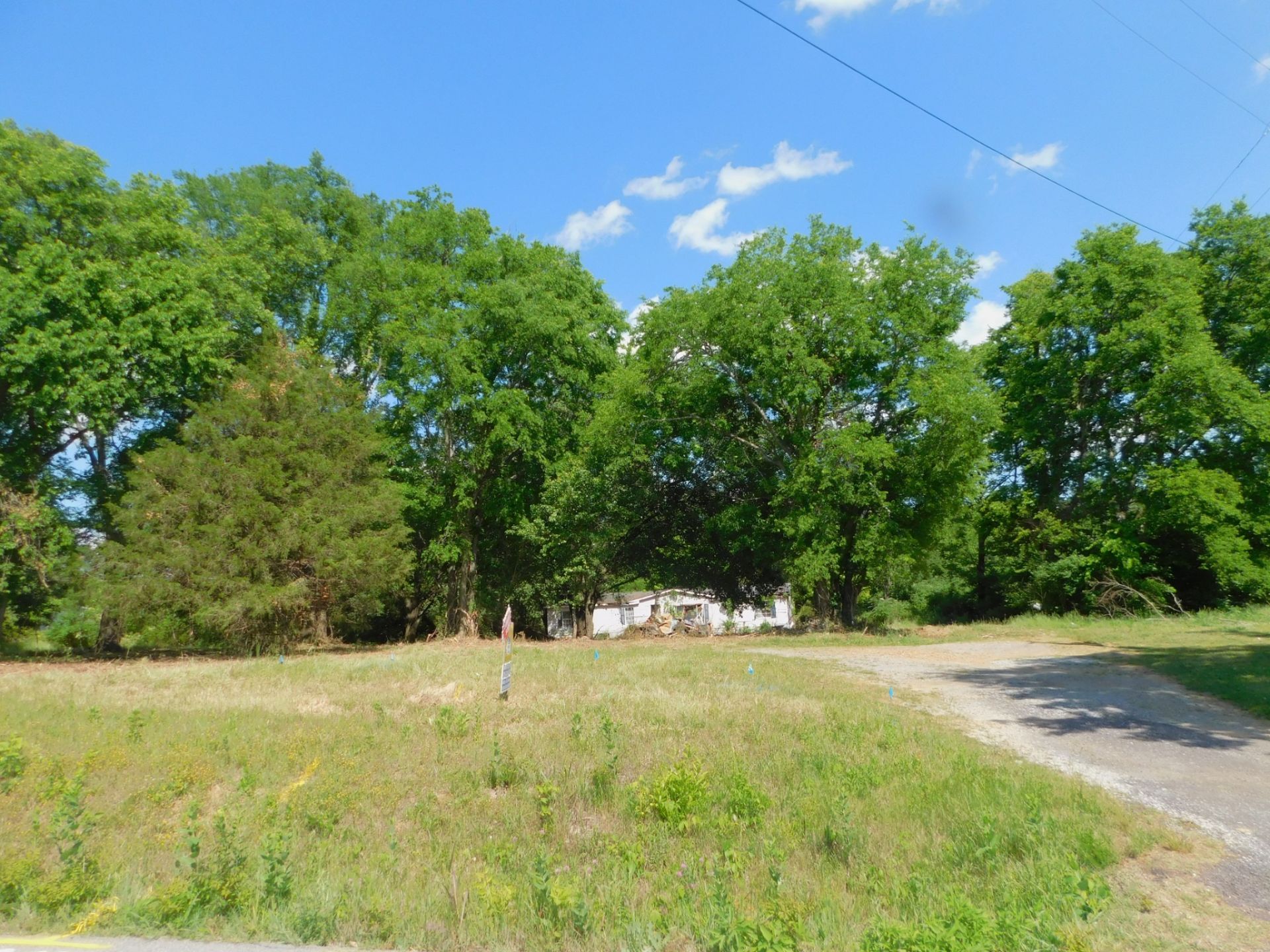 887 Douglas Ln, Gallatin, TN 37066 Main Photo