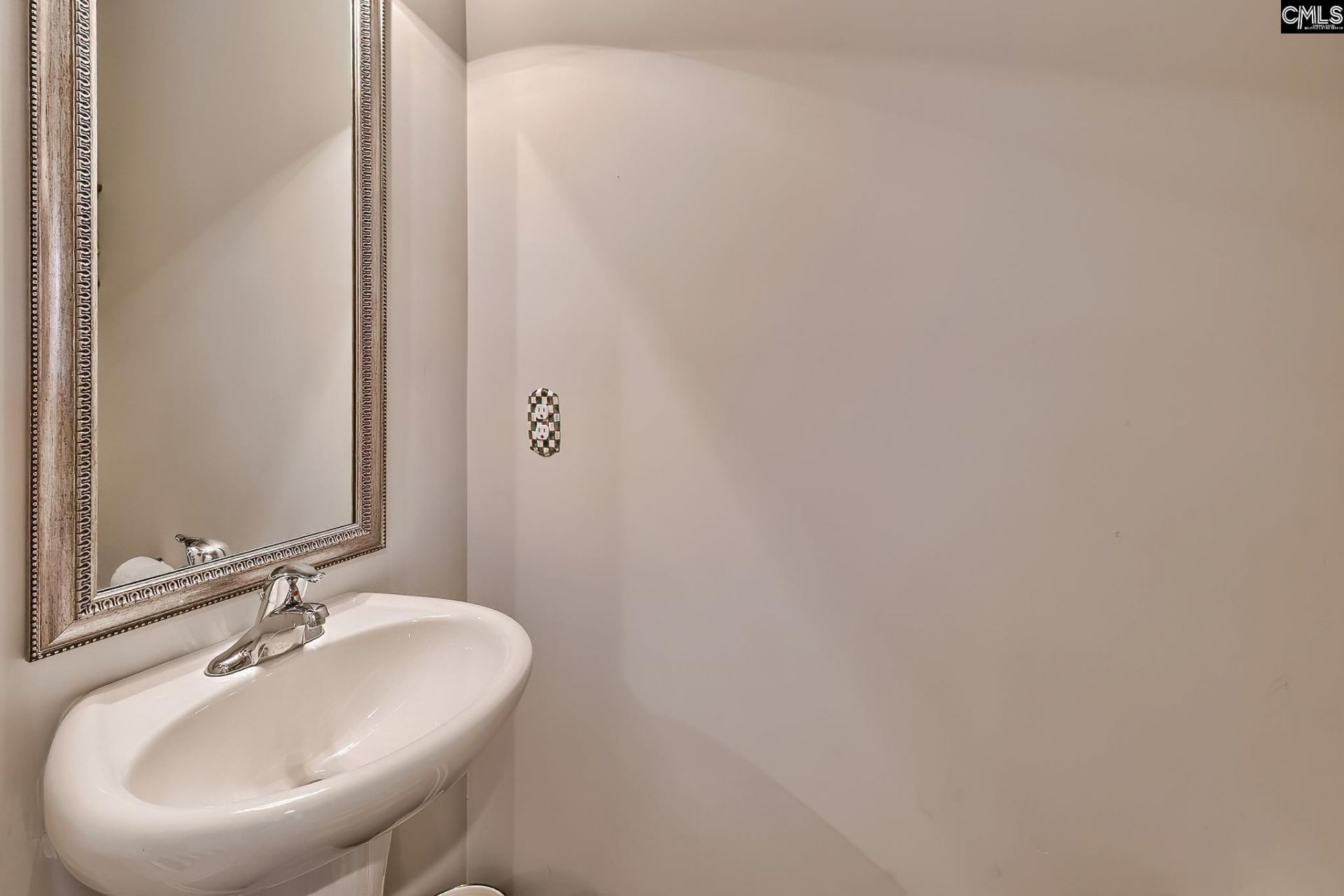 435 Crassula Drive  Photo 10