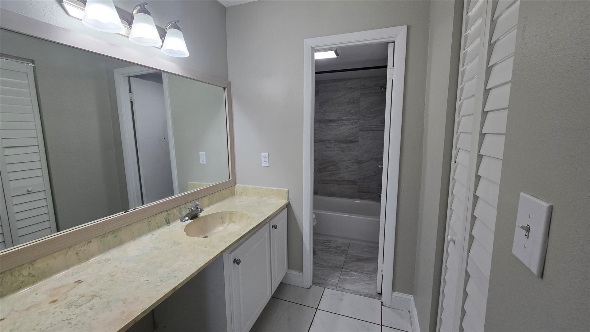 6200 S Falls Circle Drive, Unit 105, Lauderhill, FL 33319 Photo