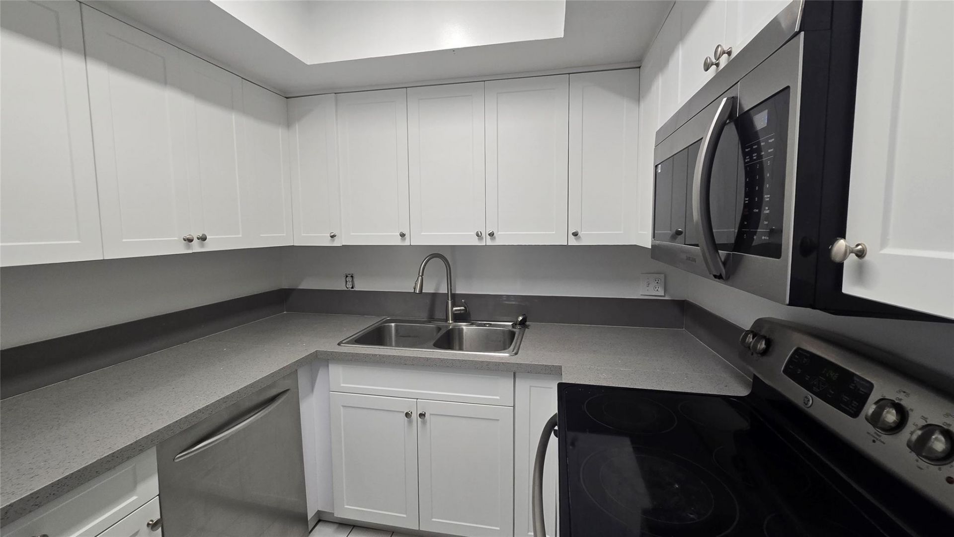 6200 S Falls Circle Drive, Unit 105, Lauderhill, FL 33319 Photo