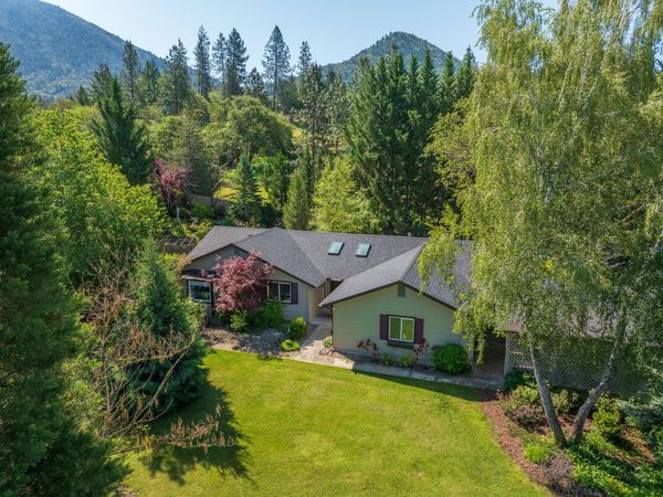 345 Ponderosa Lane, Grants Pass, OR 97527