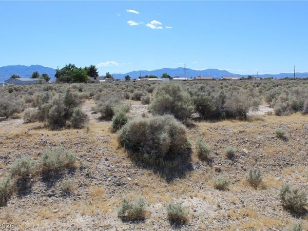 2240 S Jacaranda Street , Pahrump, NV 89048