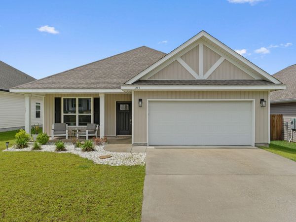 253 Camellia Dr, Cantonment, FL 32533