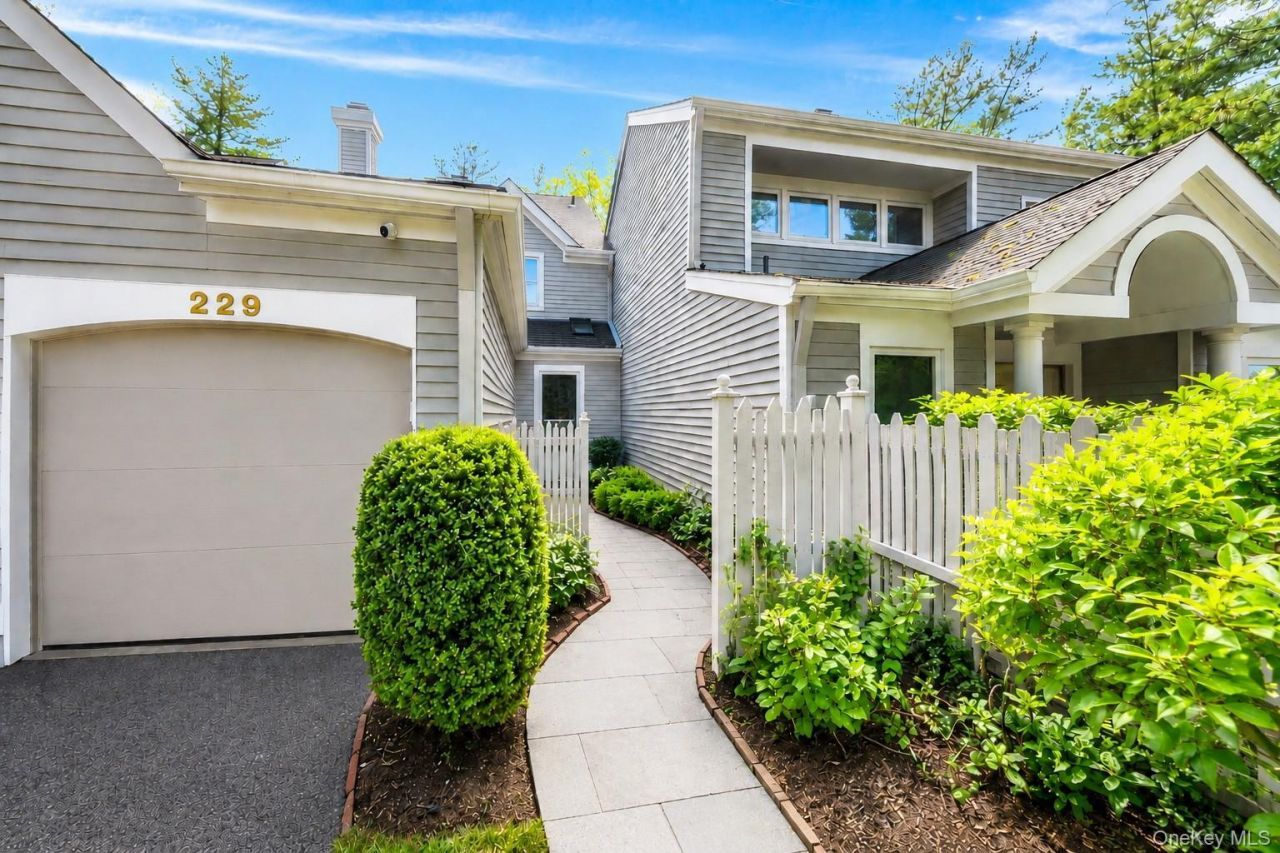 229 Boulder Ridge Road, Scarsdale, NY 10583 Main Photo