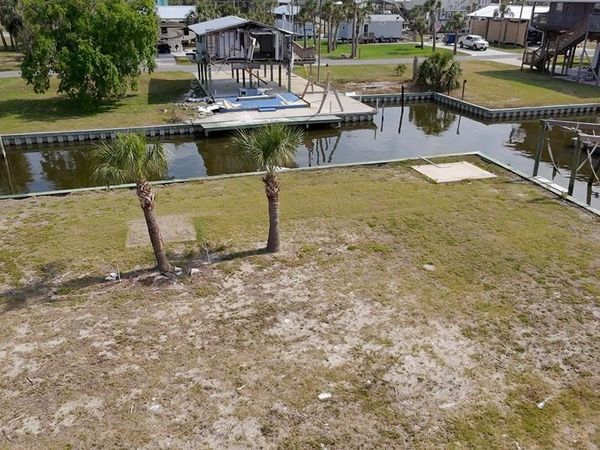 151 W 8th Ave, Horseshoe Beach, FL 32648