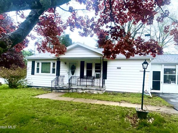 8 Oak Drive, Dallas, PA 18612