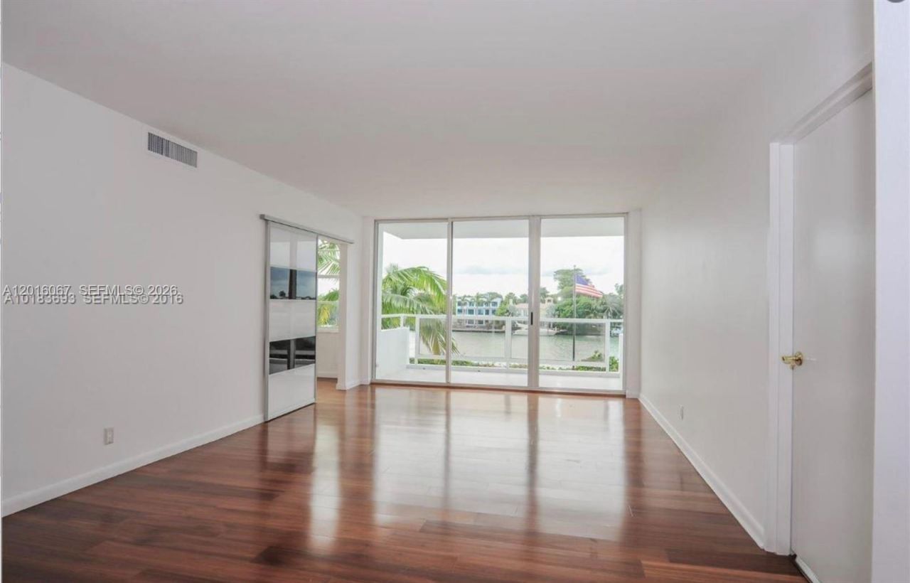 5700 Collins Ave , Unit 3H, Miami Beach, FL 33140 Photo
