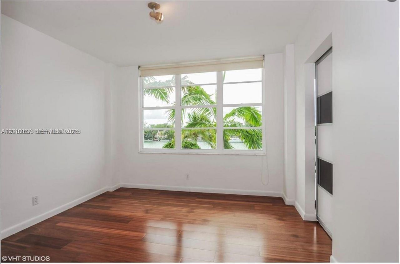 5700 Collins Ave , Unit 3H, Miami Beach, FL 33140 Photo