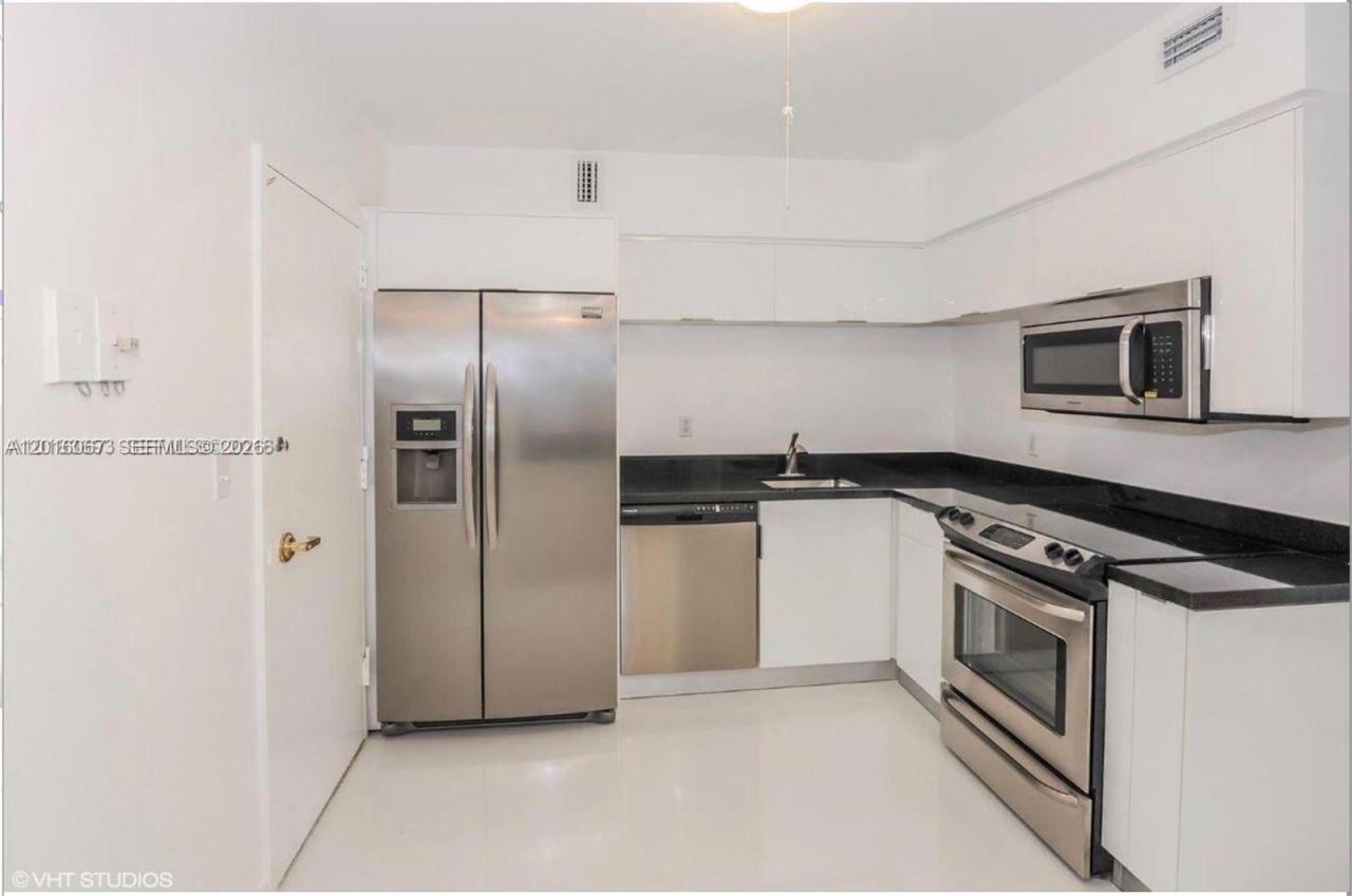5700 Collins Ave , Unit 3H, Miami Beach, FL 33140 Photo