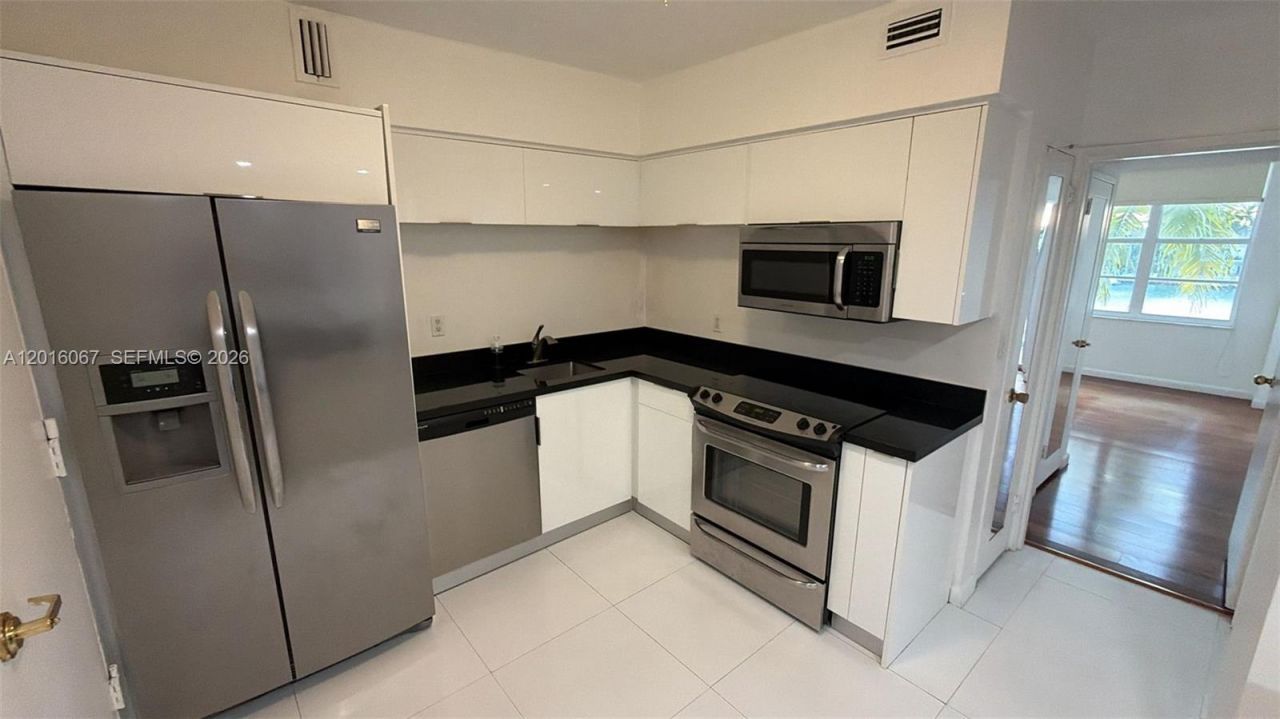 5700 Collins Ave , Unit 3H, Miami Beach, FL 33140 Photo