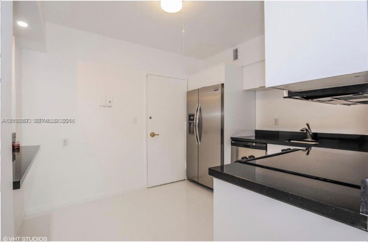 5700 Collins Ave , Unit 3H, Miami Beach, FL 33140 Photo