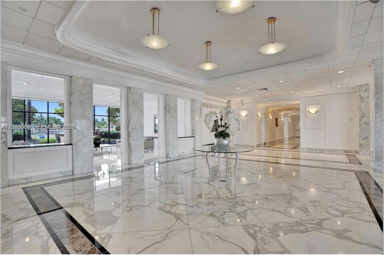 5700 Collins Ave , Unit 3H, Miami Beach, FL 33140 Photo