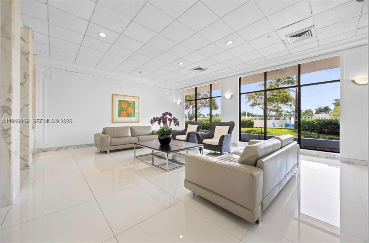 5700 Collins Ave , Unit 3H, Miami Beach, FL 33140 Photo