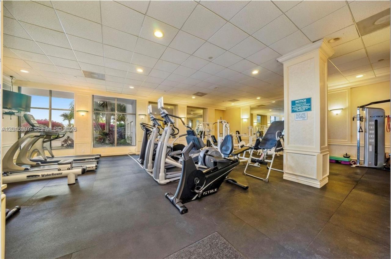 5700 Collins Ave , Unit 3H, Miami Beach, FL 33140 Photo