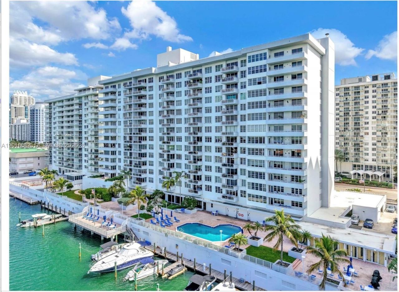5700 Collins Ave , Unit 3H, Miami Beach, FL 33140 Photo
