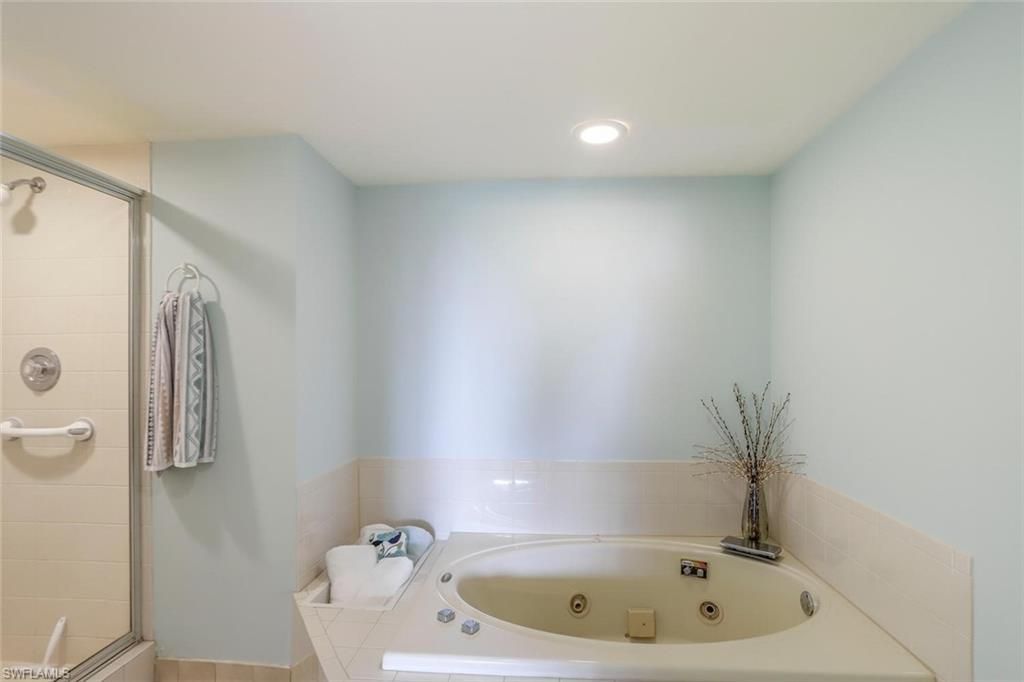 340 Horse Creek Dr, Unit 305, Naples, FL 34110 Photo