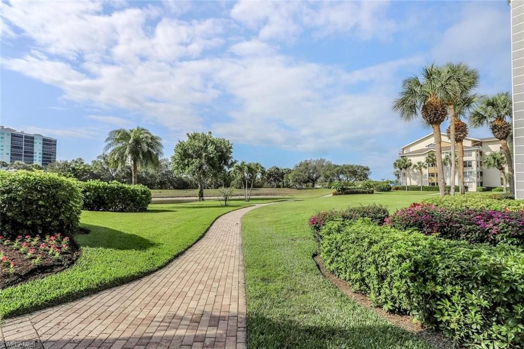 340 Horse Creek Dr, Unit 305, Naples, FL 34110 Photo