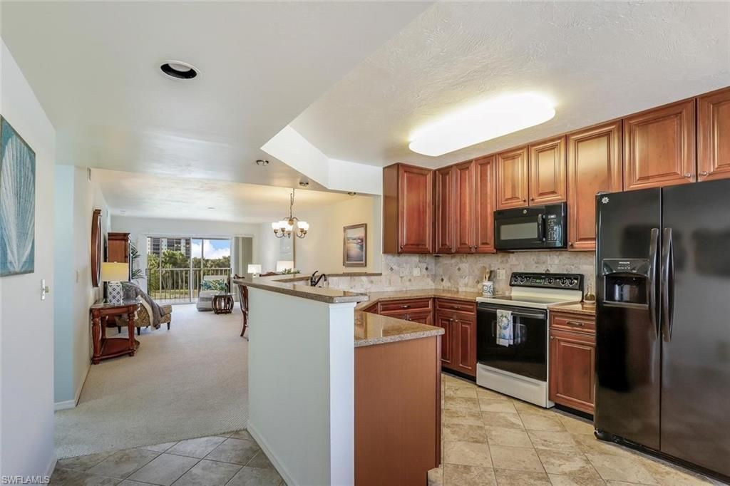 340 Horse Creek Dr, Unit 305, Naples, FL 34110 Photo