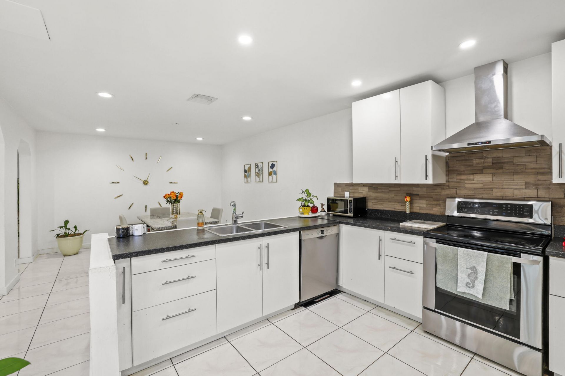 8061 NW 71st Court, Tamarac, FL 33321 Photo