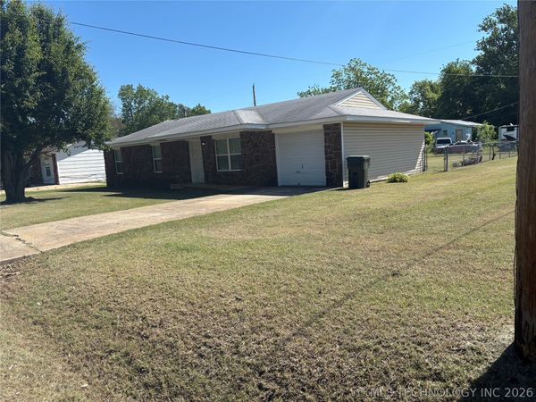901 N Kern Avenue , Okmulgee, OK 74447