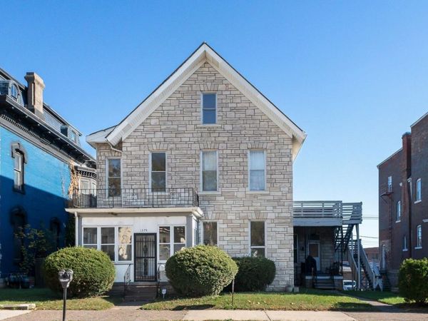 1374 Main Street, Dubuque, IA 52001