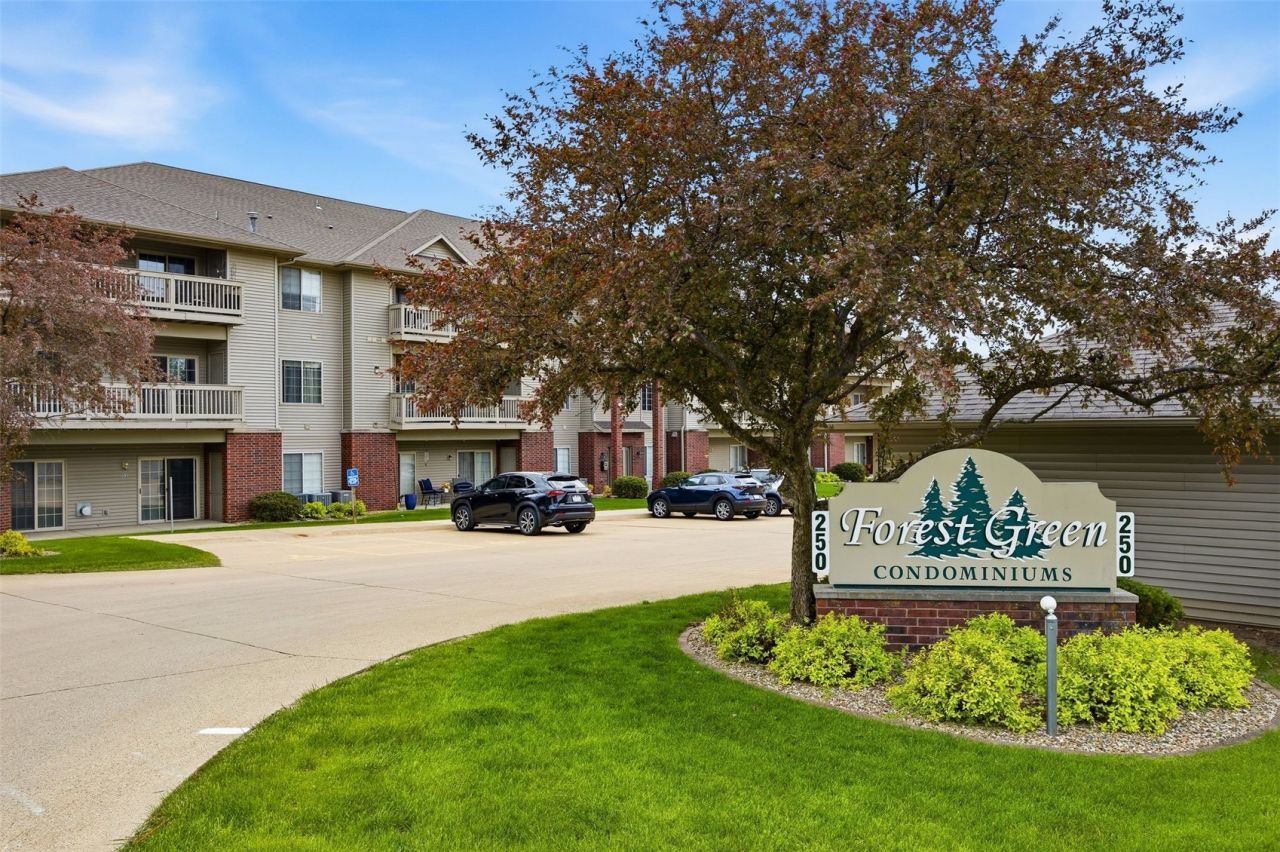 250 Cimarron Drive , Unit 202, Hiawatha, IA 52233 Main Photo