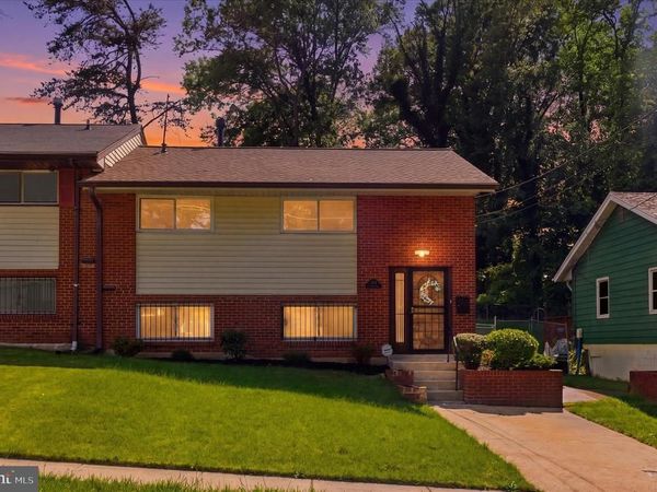 824 BOOKER DRIVE, CAPITOL HEIGHTS, MD 20743