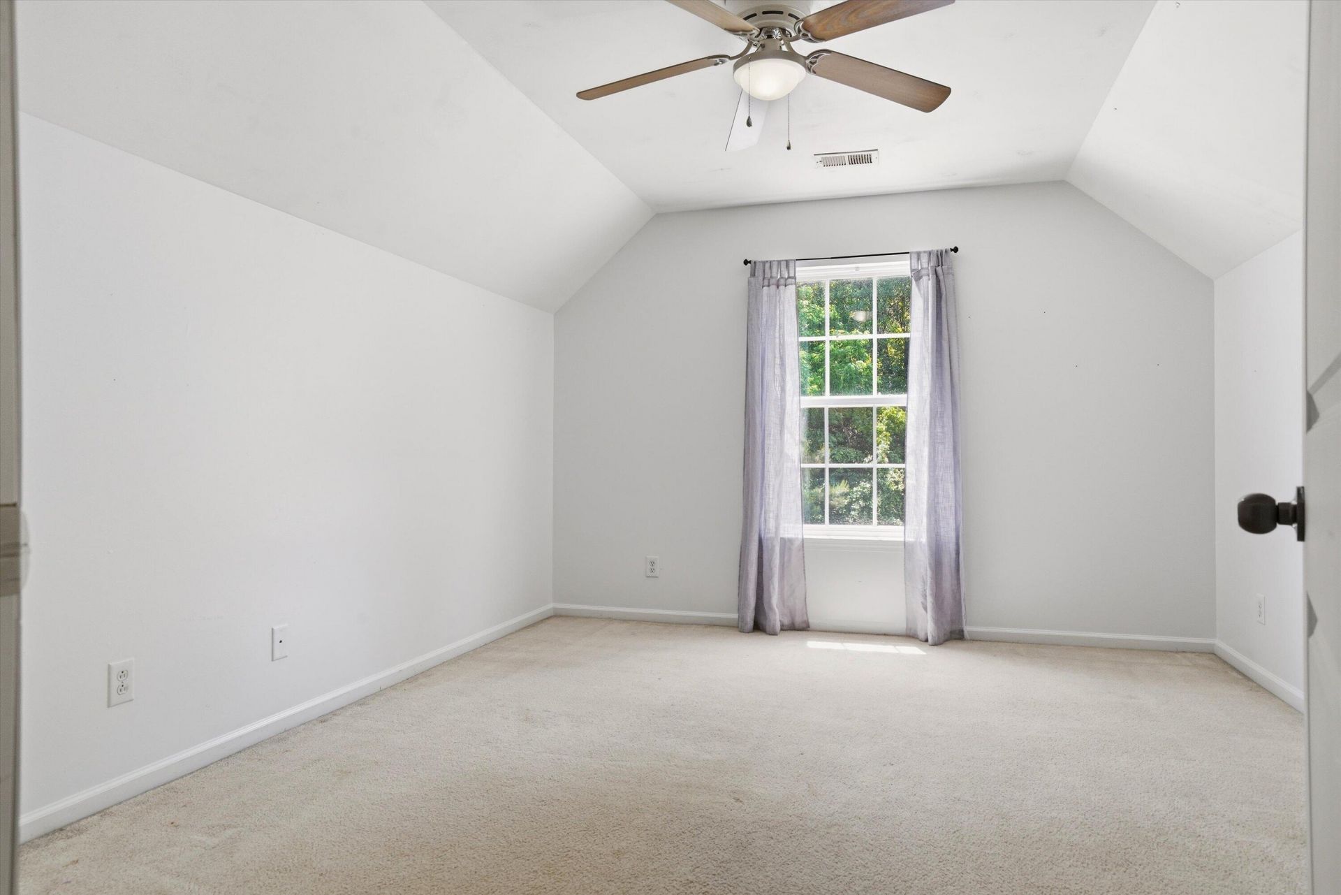 168 Gaslight Boulevard Photo 21